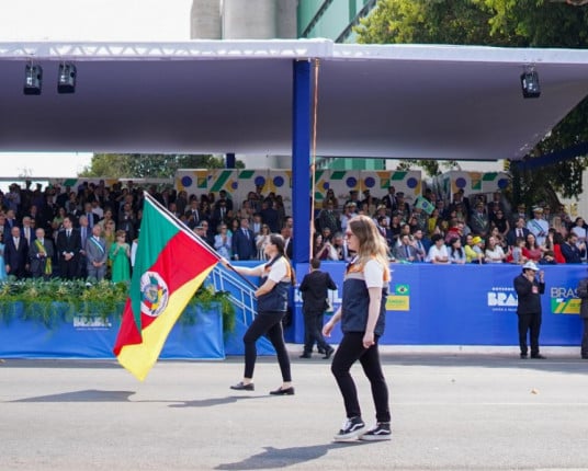 Desfile de 7 de Setembro em Brasília destaca vacinação e faz homenagem ao RS
