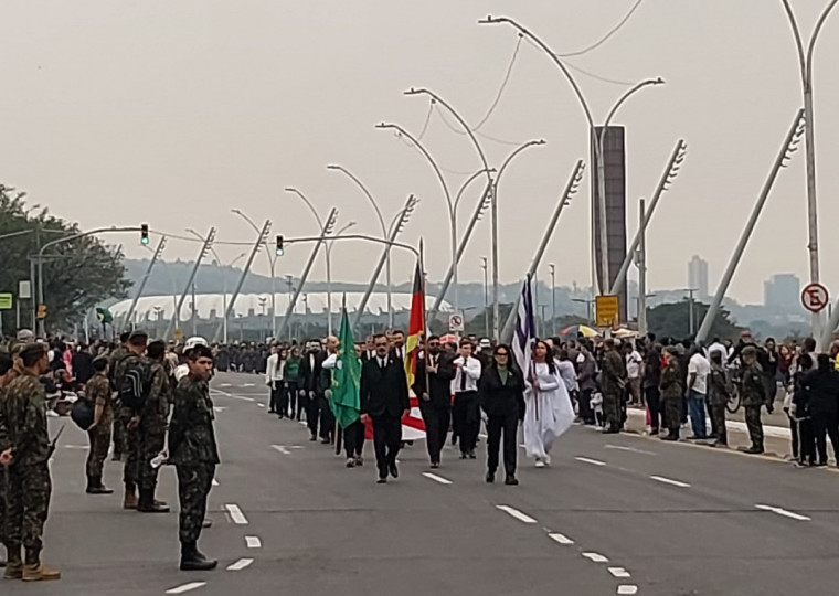 Desfile cívico-militar na Capital foi realizado na Avenida Edvaldo Pereira Paiva