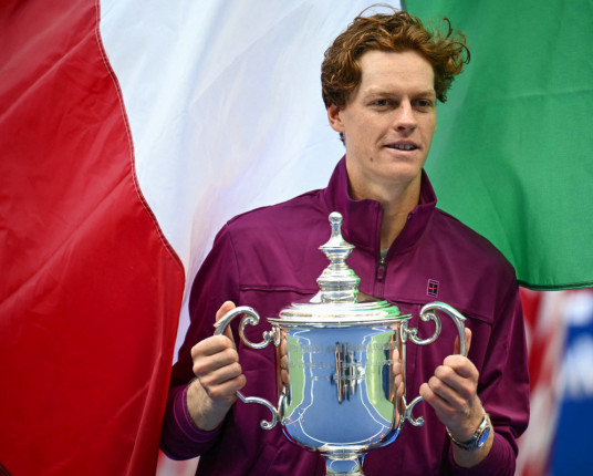 Jannik Sinner mantém temporada perfeita com título inédito do US Open