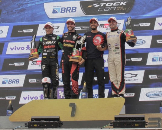 Etapa gaúcha da Stock Car é marcada por homenagens às vítimas das enchentes