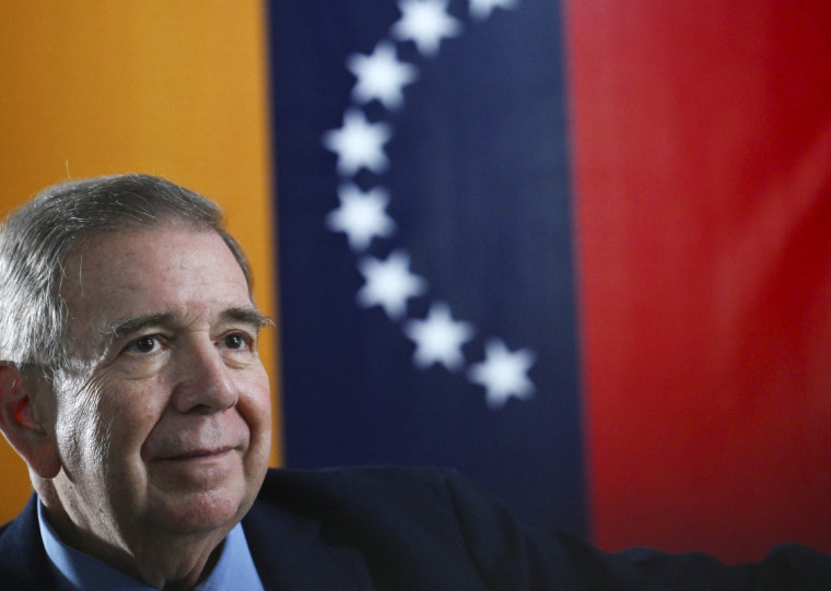 O Minist&eacute;rio P&uacute;blico afirma ter pedido uma ordem de deten&ccedil;&atilde;o internacional de Gonz&aacute;lez pelos crimes de usurpa&ccedil;&atilde;o de fun&ccedil;&otilde;es, falsifica&ccedil;&atilde;o de documento e desobedi&ecirc;ncia das leis