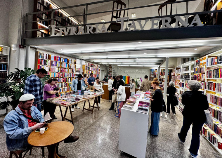 Taverna reabriu, após ser arrasada pela enchente de maio, com mais que o dobro do fluxo