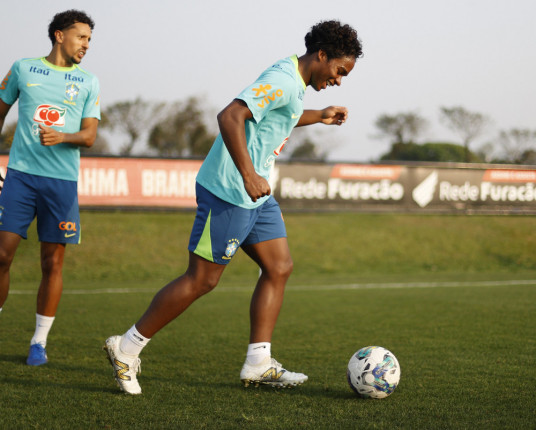 Seleção brasileira deve ter Endrick no time titular contra o Paraguai