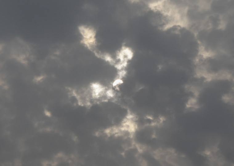 Porto-alegrenses sentem  impactos da fumaça originada de queimadas em várias regiões do País