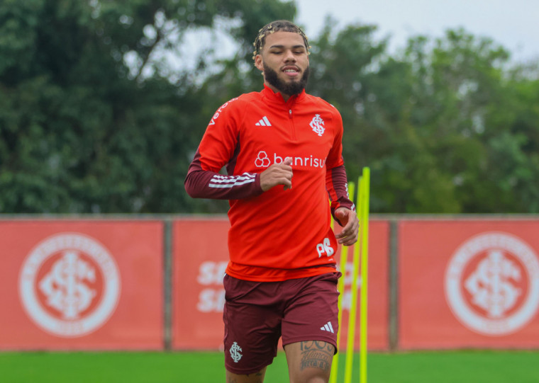 Lateral-direito Nathan deve ser titular pela primeira vez