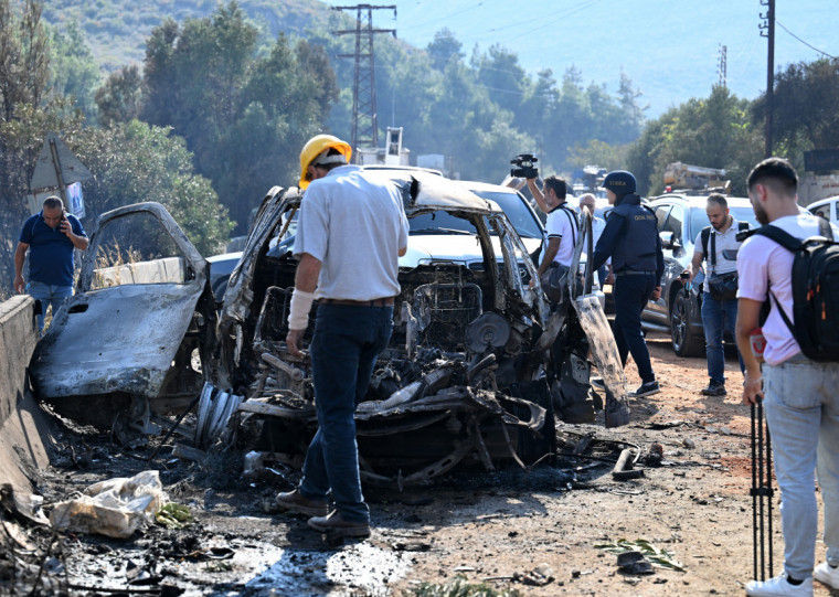 As investidas israelenses atingiram várias áreas no centro da Síria no final de domingo
