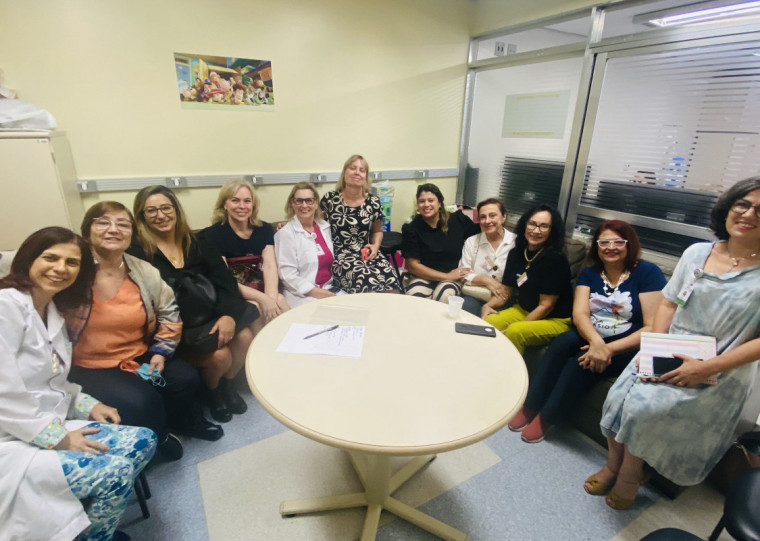 Equipe de enfermaria, fisioterapia e arquitetura do HCPA 