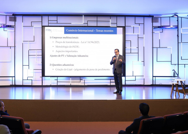 Valadão alerta para a extinção de regras específicas aduaneiras e do Reintegra