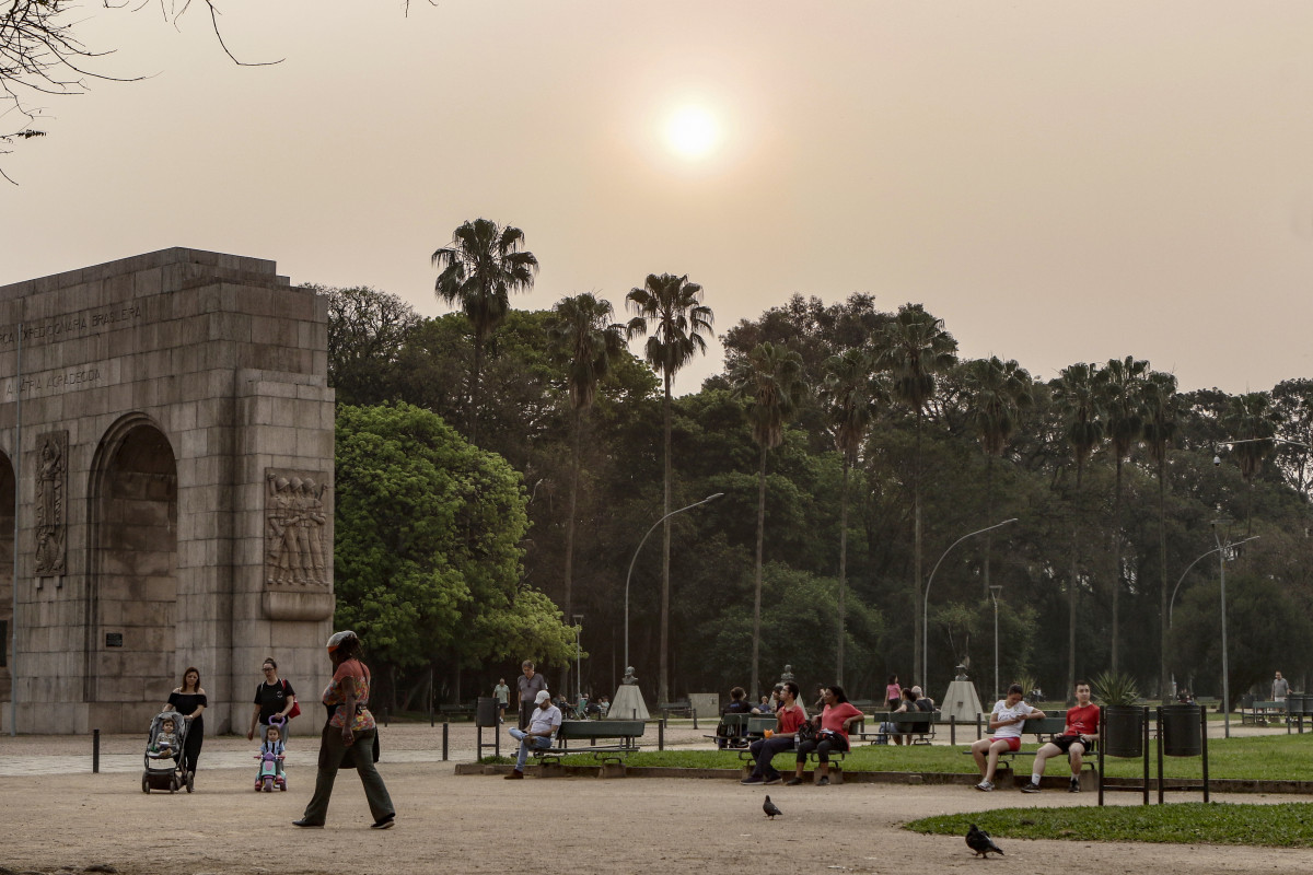 Durante a semana, o sol aparecia quase sufocado pela camada cinza da fumaça | THAYNÁ WEISSBACH/JC