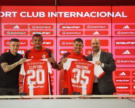 Inter apresenta o zagueiro Clayton Sampaio e o lateral Braian Aguirre
