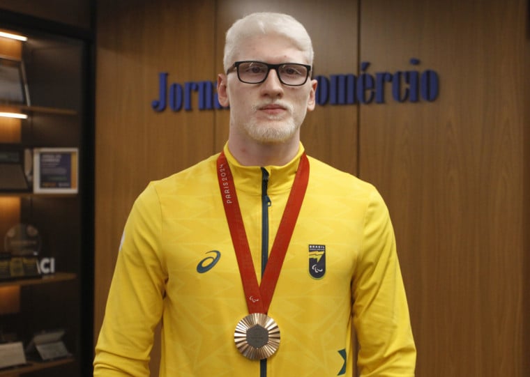 Caxiense visitou a redação do JC para contar sua experiência em Paris