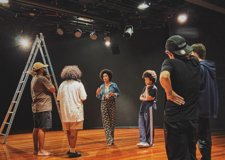 Após a imersão em um programa de mentorias, o espetáculo revelará o processo criativo e colaborativo entre artistas da música e das artes visuais nesta quinta-feira (12)