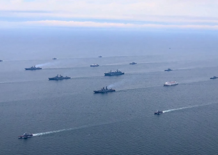 Exercício envolve 400 embarcações, 120 aviões e 90 mil marinheiros