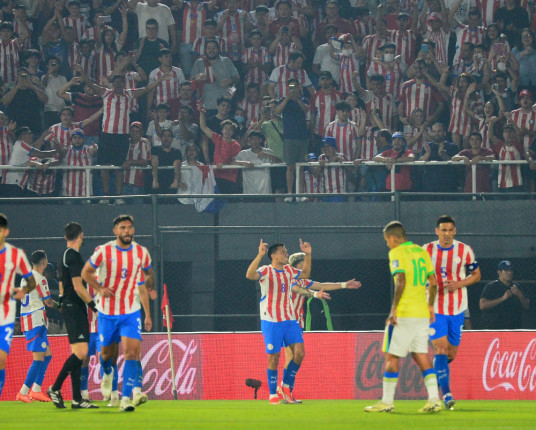 Brasil ouve ‘olé', perde do Paraguai e mostra que promessa de Dorival não deve ser cumprida