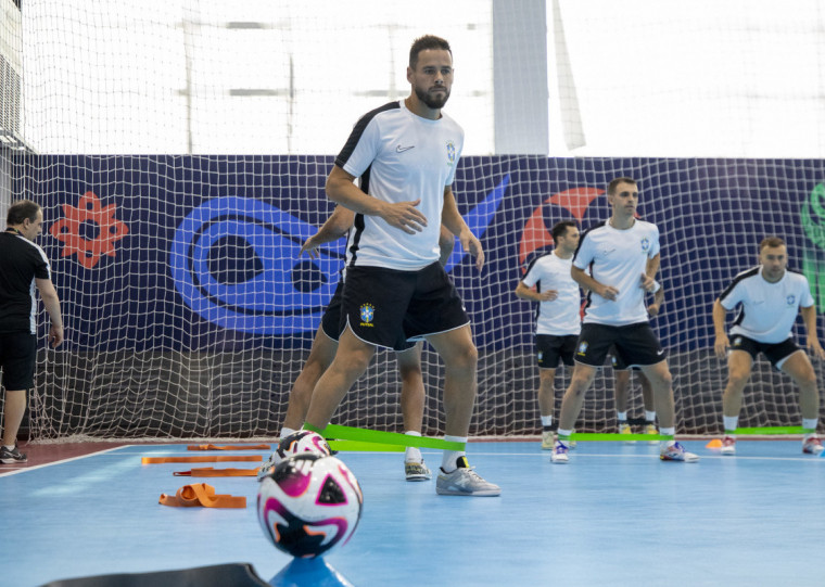 Brasil treina no Complexo Esportivo Universal de Bukhara, palco da estreia