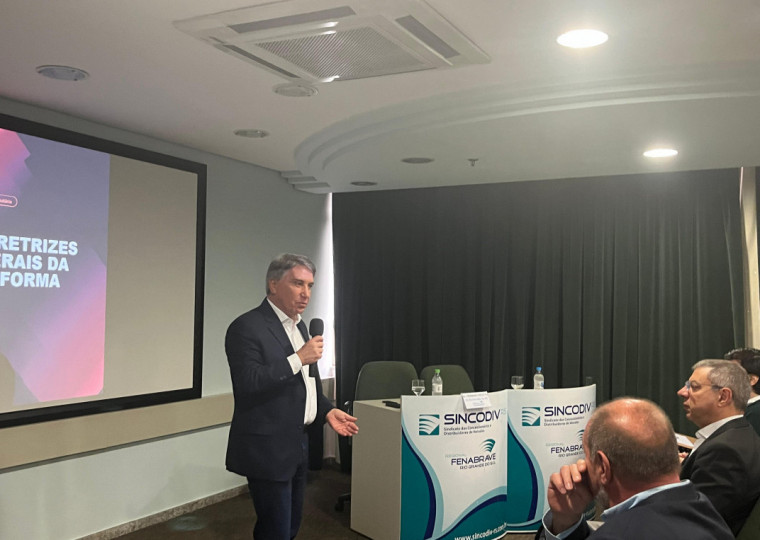 Ex-governador palestrou no Sindicato dos Concessionários e Distribuidores de Veículos nesta quarta-feira