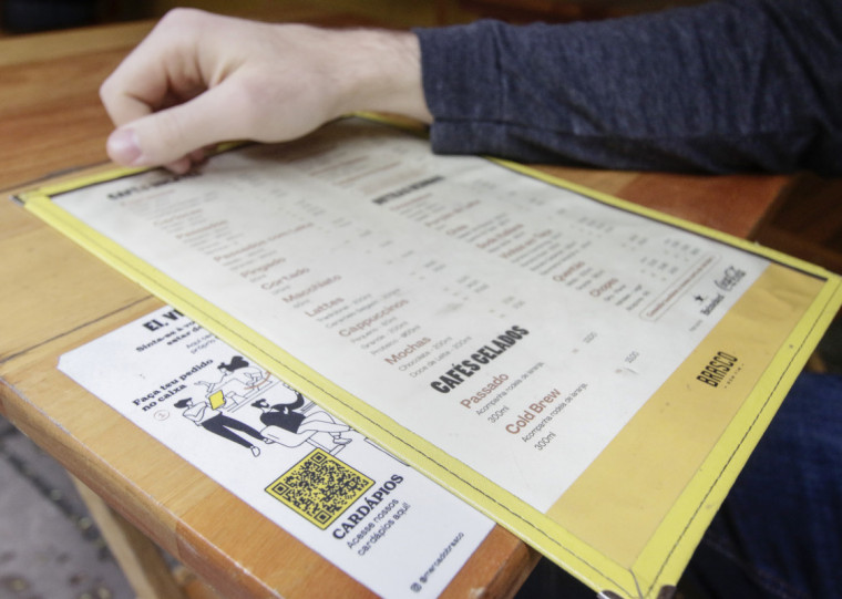 Estabelecimentos que não oferecerem cardápios físicos poderão receber multa