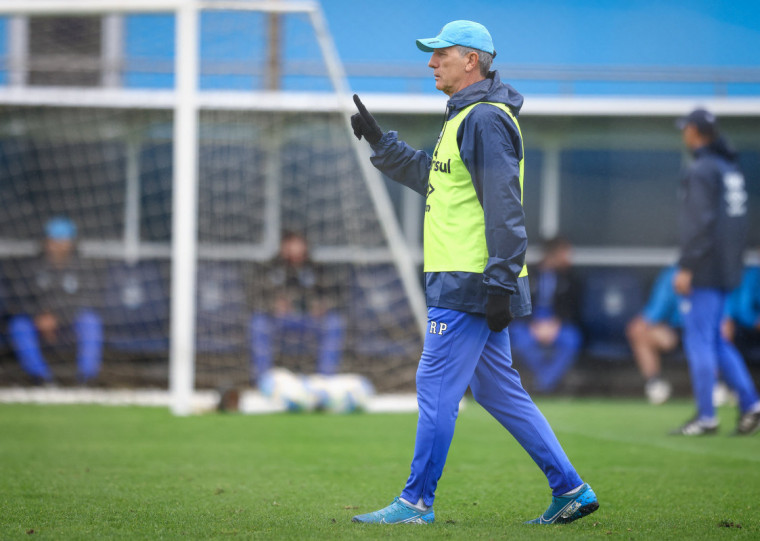 Suspenso por quatro jogos, Portaluppi assitirá o jogo das cabines