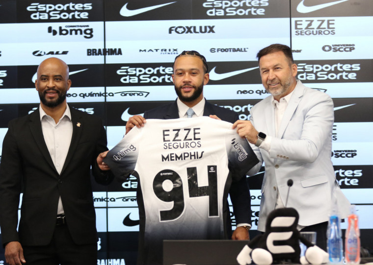 Depay citou Ronaldo e Ronaldinho Gaúcho como referências no futebol