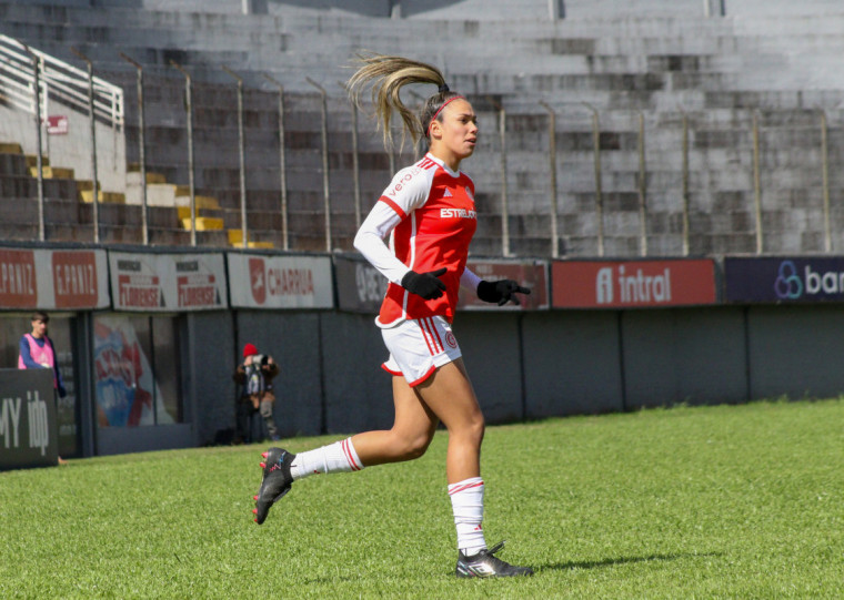 Atleta de 20 anos protagonizou a maior transferência da história do futebol feminino no Brasil