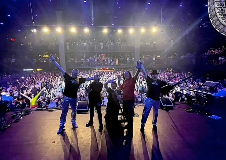 O Information Society fez grande sucesso na música eletrônica nos anos 1980 e 1990