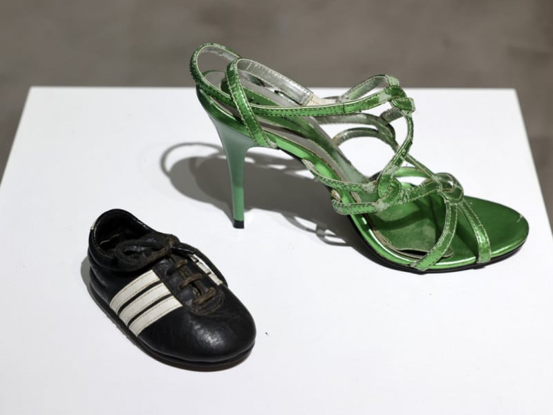 Chuteira feita por Jo&atilde;o Luiz, pai de Mateus, quando o CEO nasceu  Foto: T&Acirc;NIA MEINERZ/JC