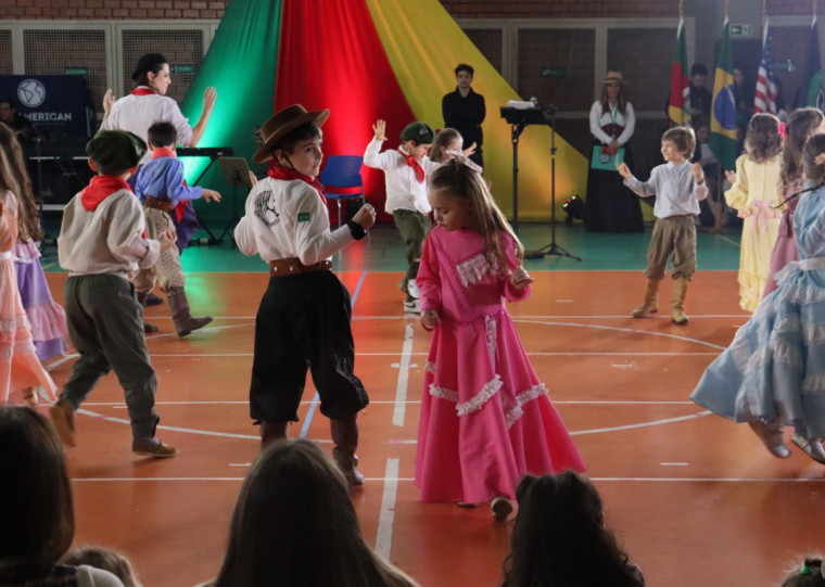 Festividade em alusão ao 7 e ao 20 de Setembro movimentou comunidade escolar neste sábado