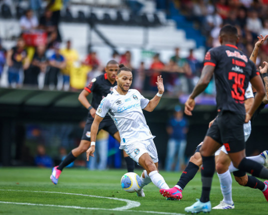Grêmio vê chance de rebaixamento cair, mas se afasta da Libertadores