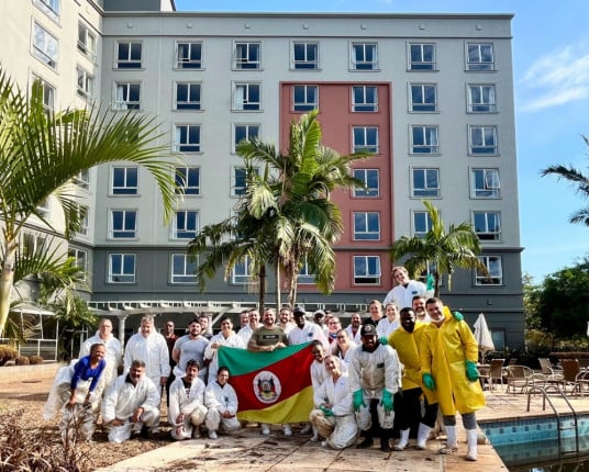 Hotel de Porto Alegre afetado pela enchente retorna com investimento de R$ 7 milhões