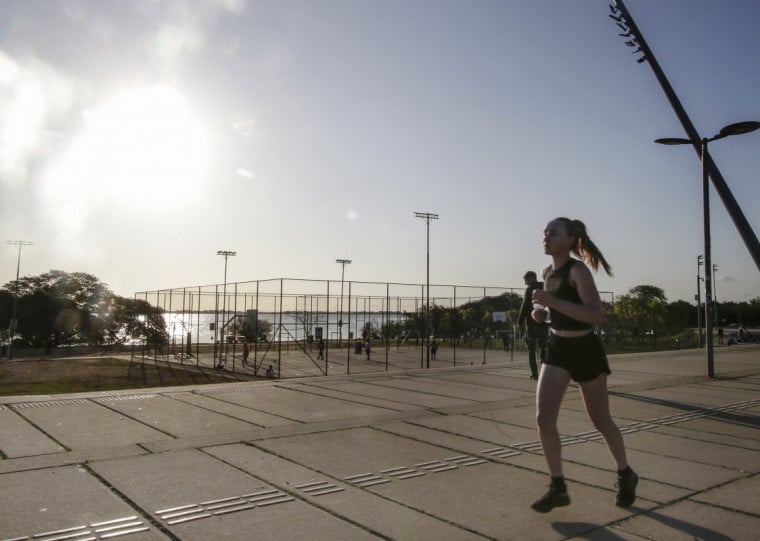Temperatura m&aacute;xima ir&aacute; ficar ao redor dos 30&ordm;C em Porto Alegre no fim de semana