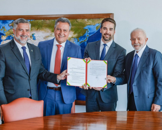 Lula e Leite acertam criação de conselho para gerir obras de contenção de cheias