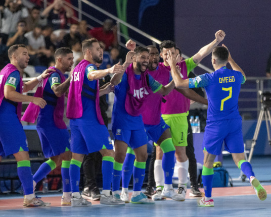 Brasil goleia Croácia e garante classificação às oitavas da Copa do Mundo de futsal