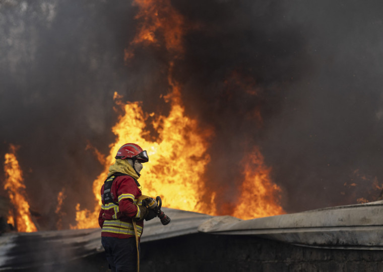 Tempo seco e altas temperaturas têm contribuído para cenário crítico