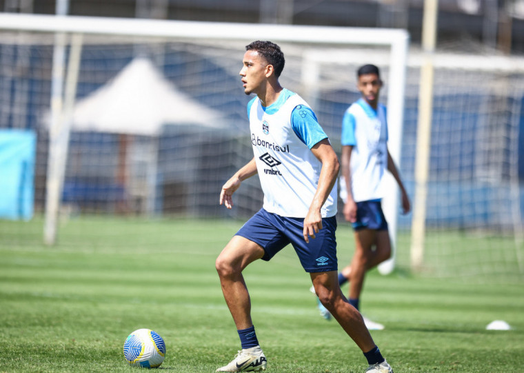 Após cumprir suspensão, Gustavo Martins deve ser titular