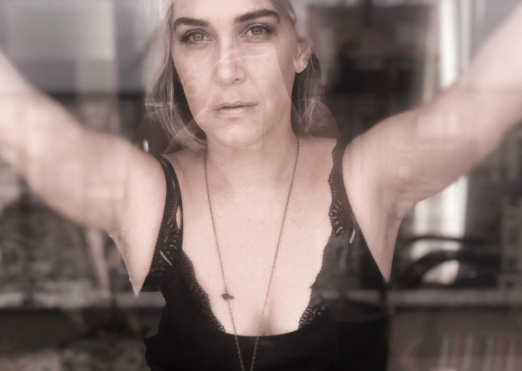 Adriana Deffenti apresenta novo show no Espaço 373 neste sábado (21)