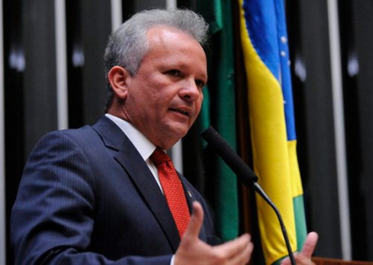 André Figueiredo defende que parlamentares compartilhem poder decisório dentro do mandato