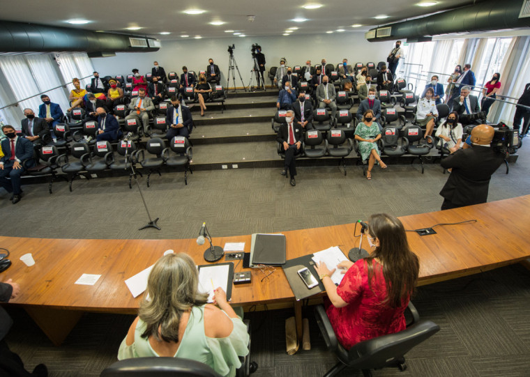 Dos 36 vereadores eleitos em 2020, dez deixaram o mandato para suplentes
