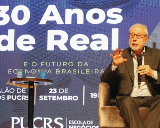 'O governo que deixar a inflação subir sabe que está liquidado', diz Pérsio Arida