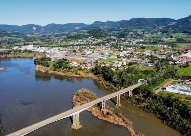 Cidade foi atingida por tr&ecirc;s grandes enchentes desde setembro de 2023