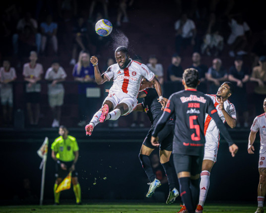 Inter empata em 2 a 2 com o Bragantino e fica fora do G-6 no Brasileirão