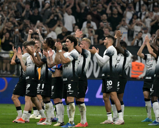 Corinthians domina Fortaleza, vence outra vez e vai à semi da Sul-Americana