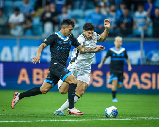 Precisando dos três pontos, Grêmio joga mal e perde para o Criciúma na Arena