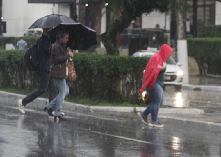 Segundo a MetSul Meteorologia, as áreas da Metade Oeste, Noroeste e parte da Campanha devem ser as mais afetadas