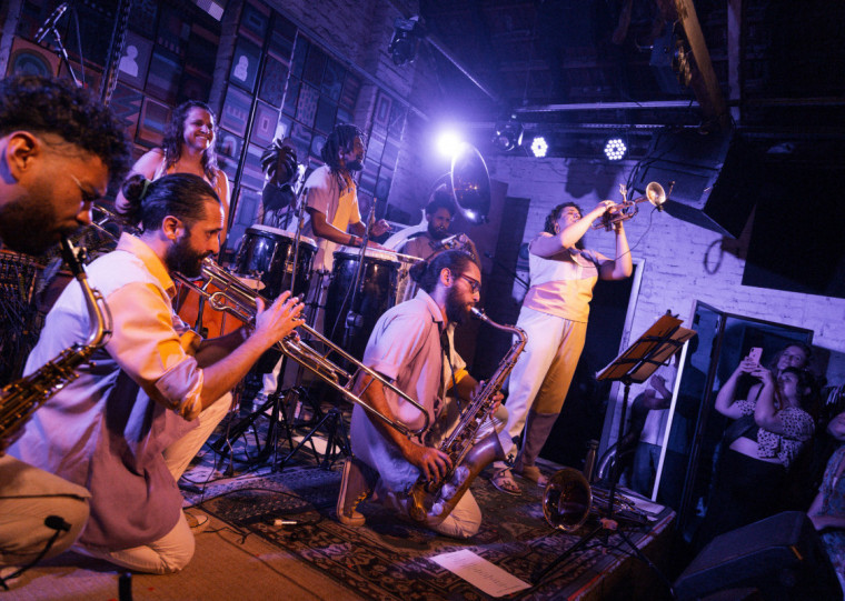 A fanfarra integra a Mostra de Artes Cênicas e Música do Teatro Glênio Peres e terá apresentações gratuitas nesta sexta (27) e sábado (28)