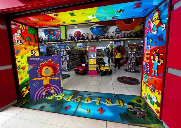 Brinquedos mantêm liderança, mas perdem espaço entre opções de presente para crianças 