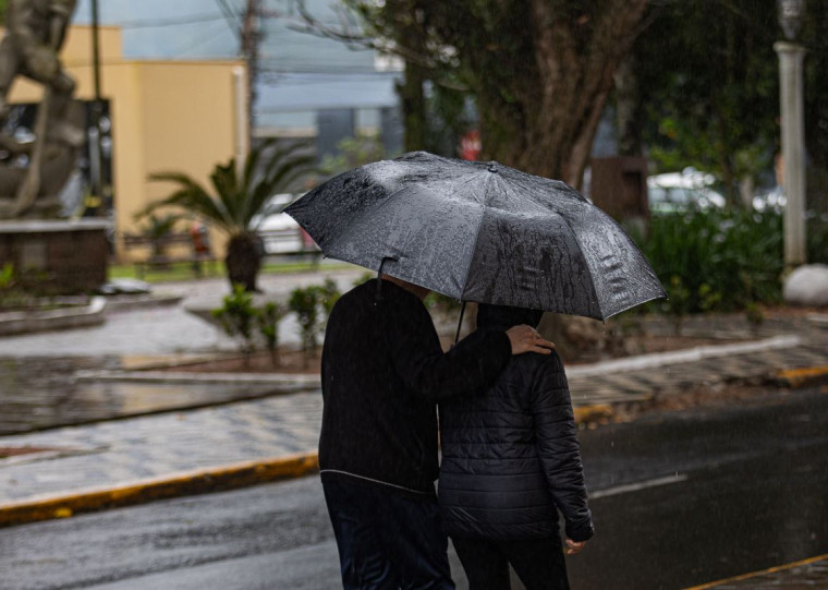 Por volta das 9h25, as rajadas atingiram a velocidade de 60 km/h no município