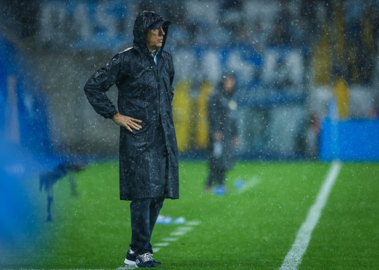 Técnico gremista teve suspensão mantida pelo STJD e não comanda a equipe em Brasília