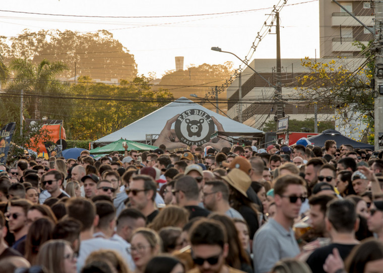 Evento é gratuito e conta com programação musical na Rua Tapes
