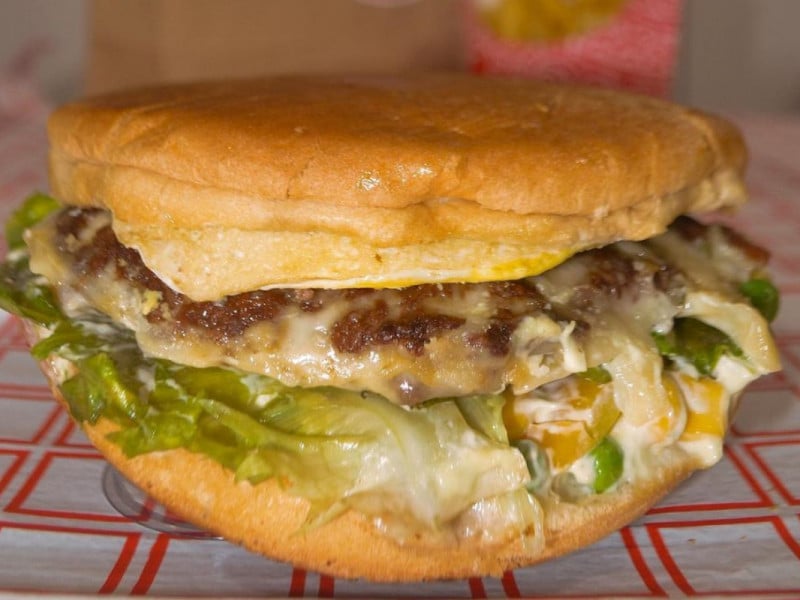 Os lanches são produzidos com carne Angus Foto: BOM GAROTO/INSTAGRAM/REPRODUÇÃO/JC