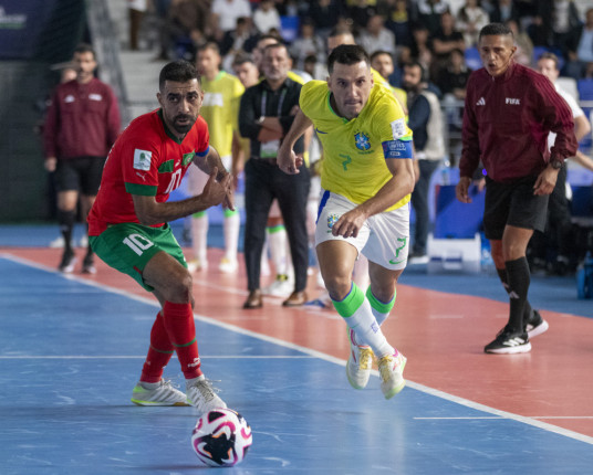 Brasil derrota Marrocos por 3 a 1 e avança à semifinal da Copa do Mundo de futsal